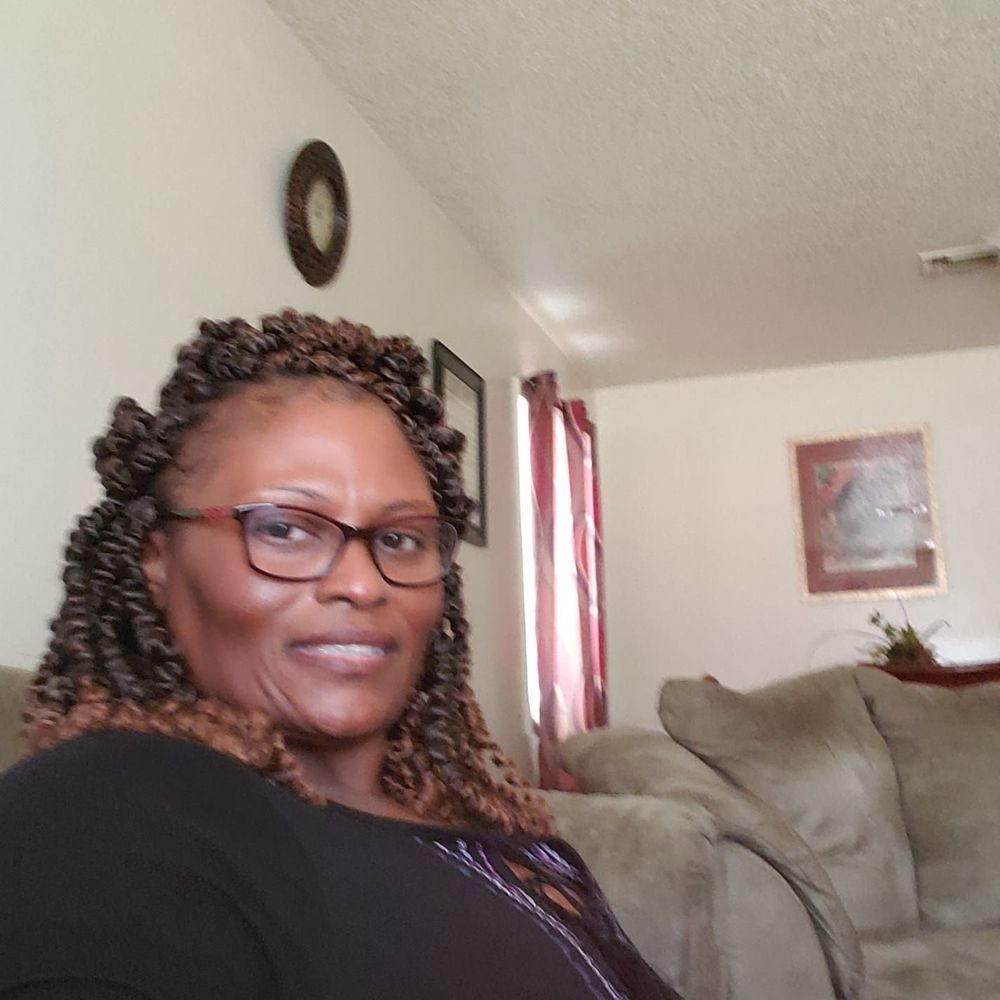 Meet your Posher, Romona